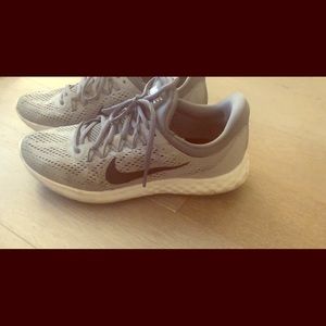 womens Nike Skyluxe in gray/black size 9